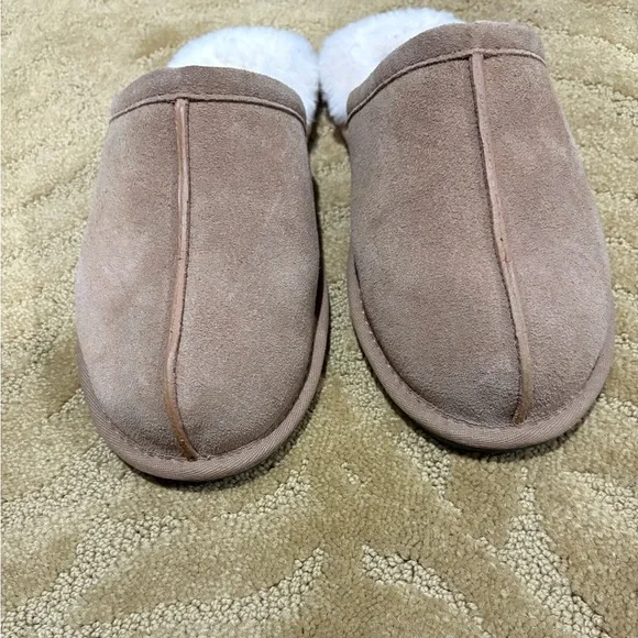 UGG Cream Slippers with Plush Lining - Picture 2 of 3